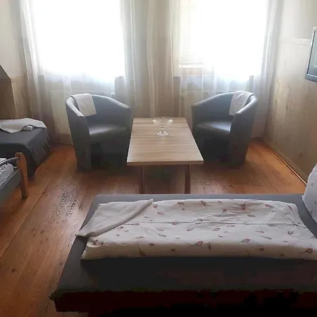Manhattan Apartment *